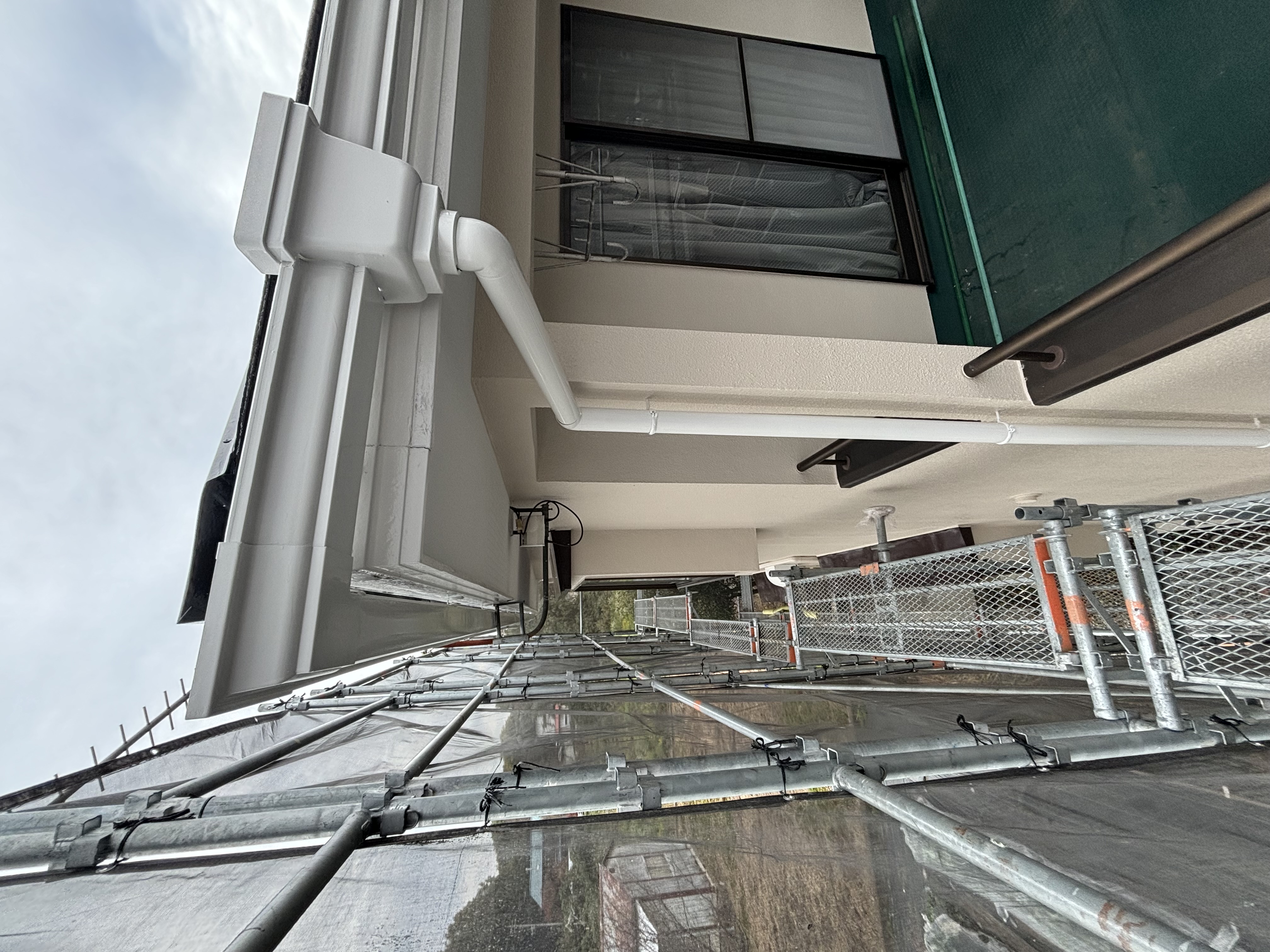 2. 屋根や壁の塗装の重要性